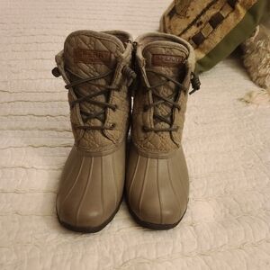 Sperry Tan Quilted Lace-Up Boots